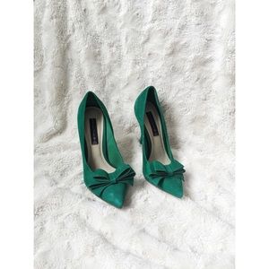 Steve Madden Green Pointed Toe Pumps w/ Bow