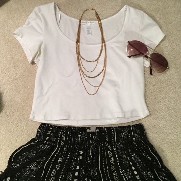 White crop top - Picture 2 of 3