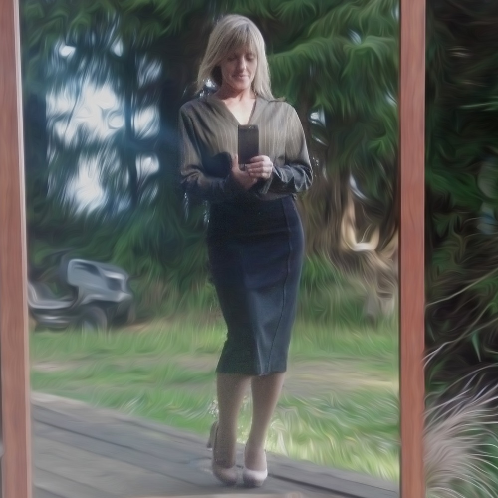 Meet your Posher, Paris.