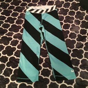Small Nike Dri-Fit Capris!