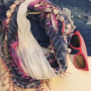 American Eagle scarf