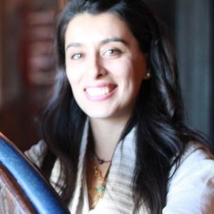 Meet your Posher, Maya