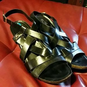 Black leather strap y wedge