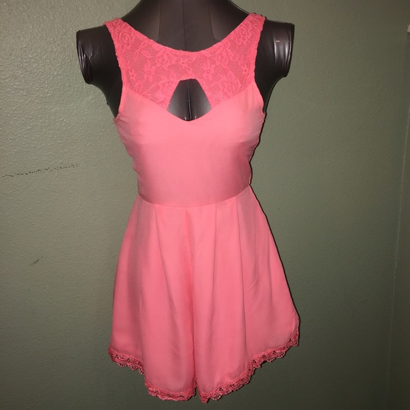 Lace Back Short Romper Sz Medium - Picture 2 of 3