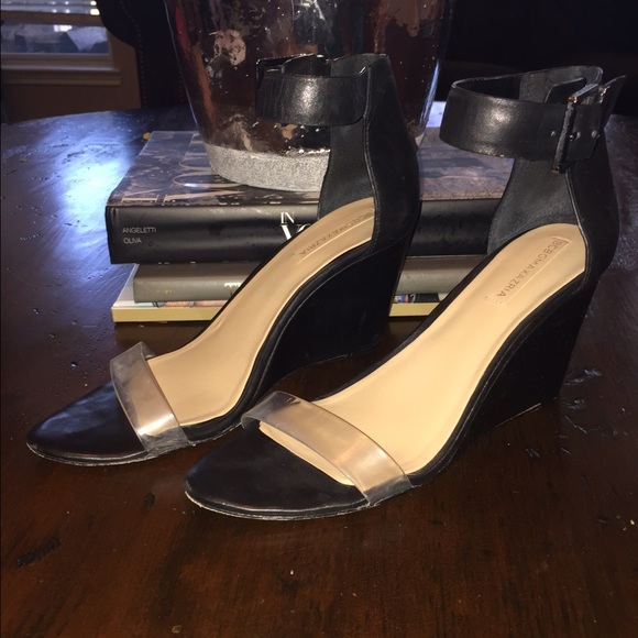 Vero Cuoio BCBG "clear" toed sandals