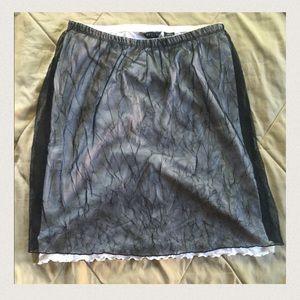 Black & white crinkled veil pencil skirt. Like new