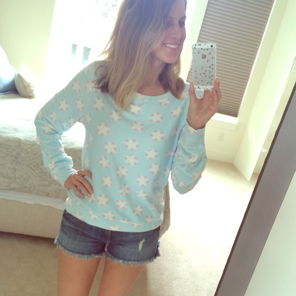 Wildfox Sweaters - NWT WILDFOX 💕/stars sweatshirt - M