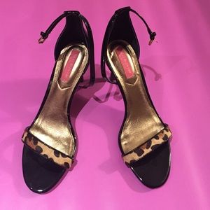 SALE Black Isaac Mizrahi strap leopard stilettos