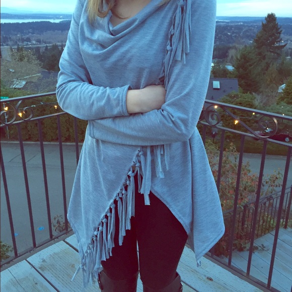 Cross over knotted, long sleeved blouse