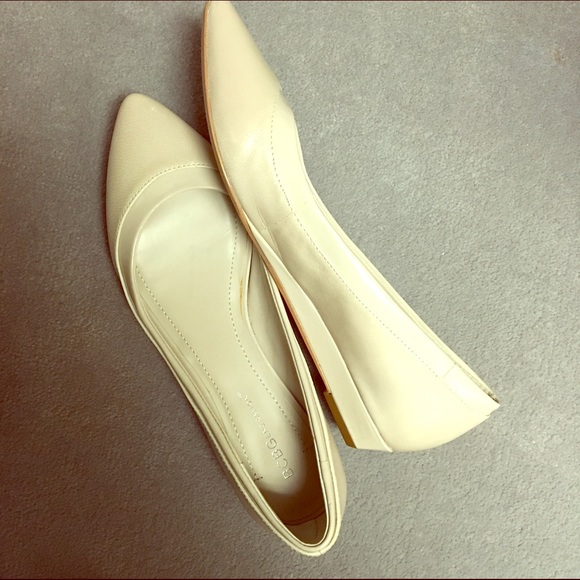 BCBG nude flats