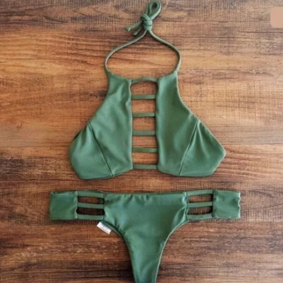 Bikini set HOLDING