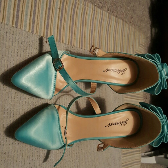 Aqua/Tiffany blue bow heels . NWOT
