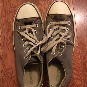Women's converse size 8.