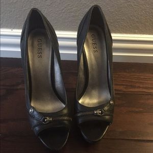 Black Peep toe Guess Platforms