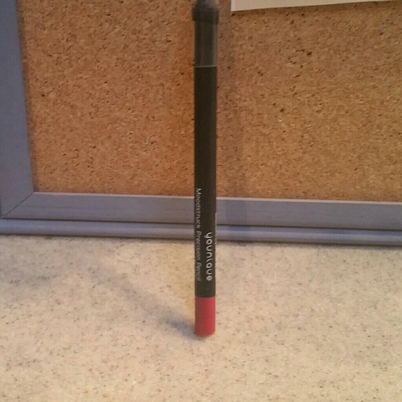 Lip liner