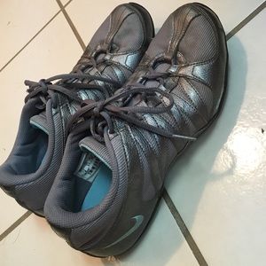 Women's Nike tennis shoes. Size 8.