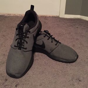 Mens Nike Roshe ; Rosherun Premium Black and White