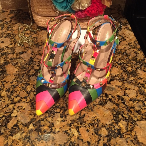 Rainbow- colored pumps!!!