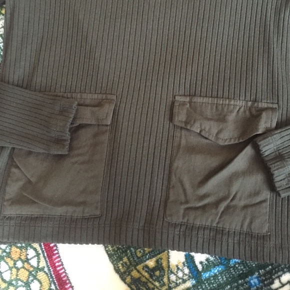 • H&M Olive Green Pocket Ribbed Top • - Picture 2 of 4
