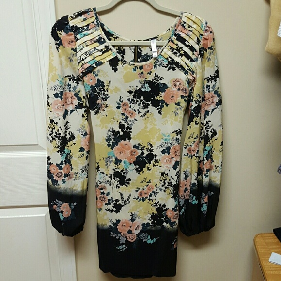 Floral long-sleeved dress. NWOT.