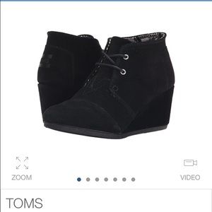 Brand New! Toms desert wedge size 7 black