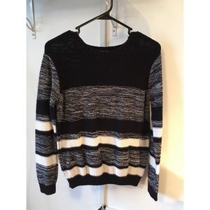 Forever 21 / Dark Blue and White Crew Neck Sweater