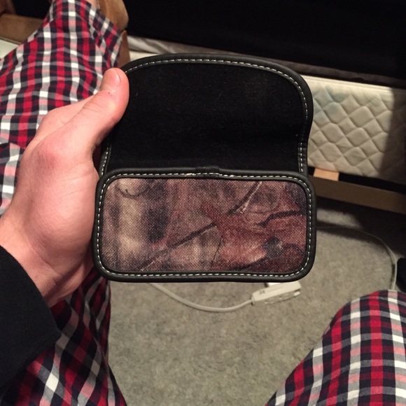 iPhone 4 carry case - Picture 2 of 3