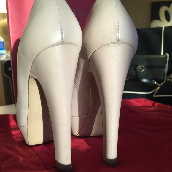 Nude Valentino Pumps - Picture 2 of 4