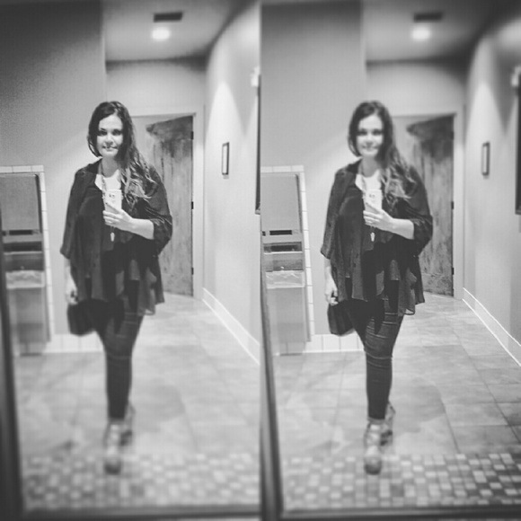 Meet your Posher, Kelli - Picture 3 of 3