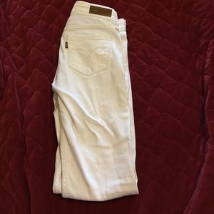 White Levi's jeans