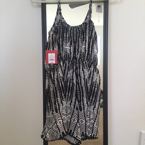 Easy black and white romper! - Picture 2 of 4