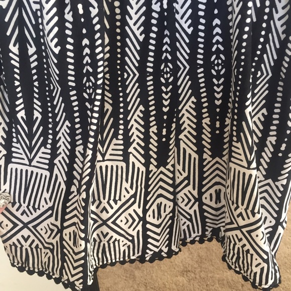 Easy black and white romper! - Picture 3 of 4