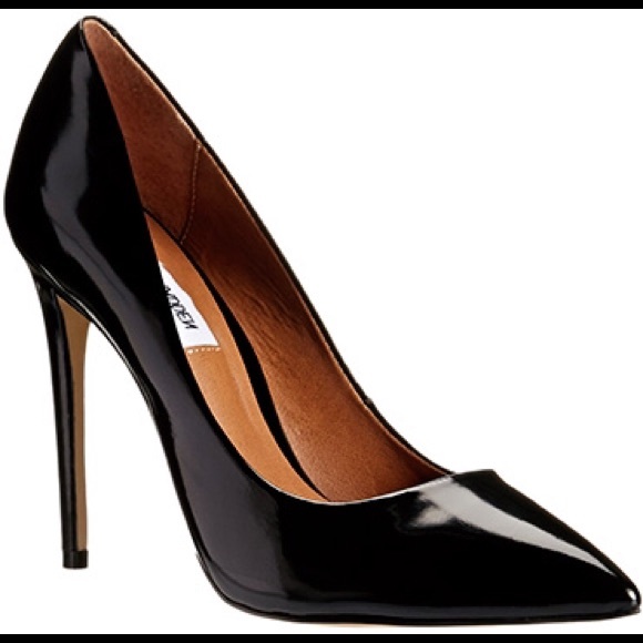 Steve Madden Black Pointed Pumps