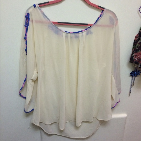 Off-White Flowing Top - Picture 2 of 4