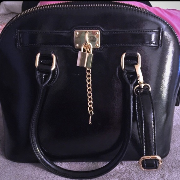 black round aldo bag