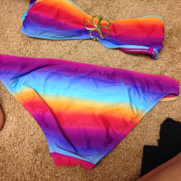 Bikini - Picture 4 of 4