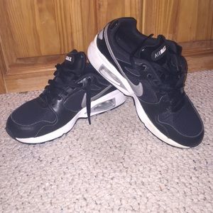 Nike Air Max Tennis Shoes