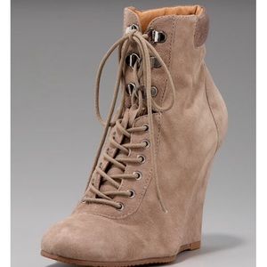 pour la victoire wedge booties