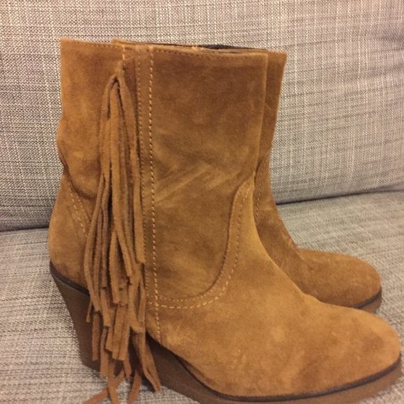 🎉sale🎉Charles David Fringe Wedge Booties 7 (37)