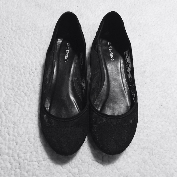 Black lace ballet flats