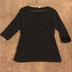 3/4 length sleeve black crinkly stretchy top