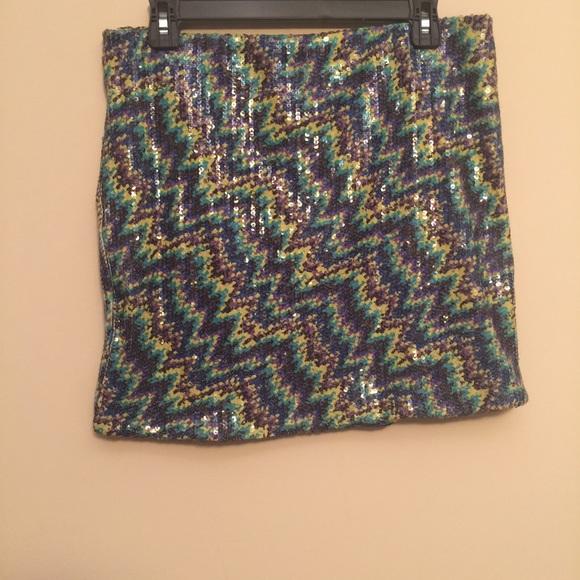 Zig zag sequined mini skirt, slip underneath