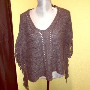 Hollister Poncho Grey Crochet