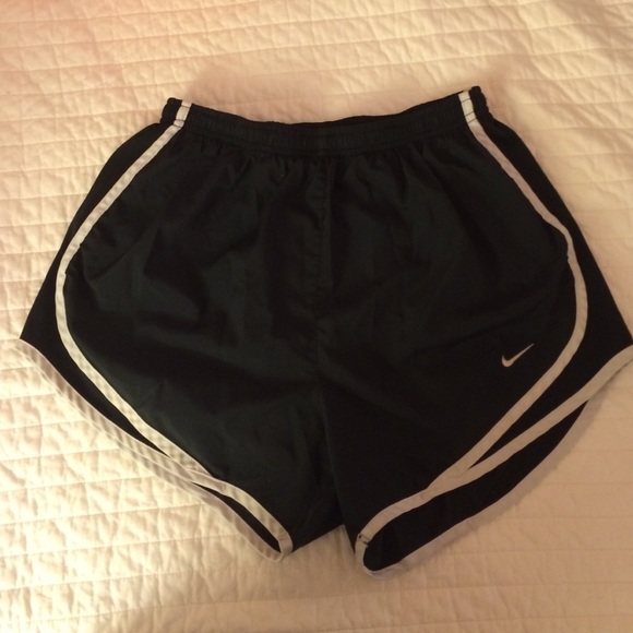 Black nike shorts - Picture 1 of 2