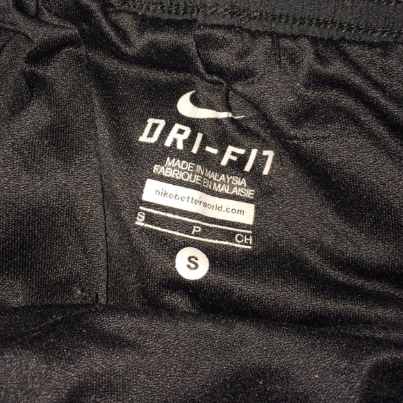 Black nike shorts - Picture 2 of 2
