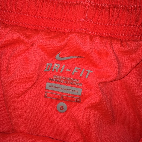 Nike shorts - Picture 2 of 2