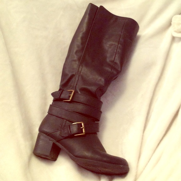 Black heel boots