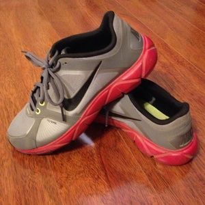Great condition Nike training quick fit shoes