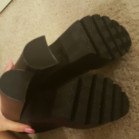 Sold💥Nwt black platforms - Picture 2 of 4