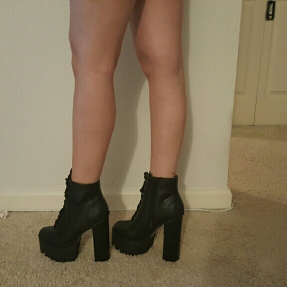 Sold💥Nwt black platforms - Picture 3 of 4